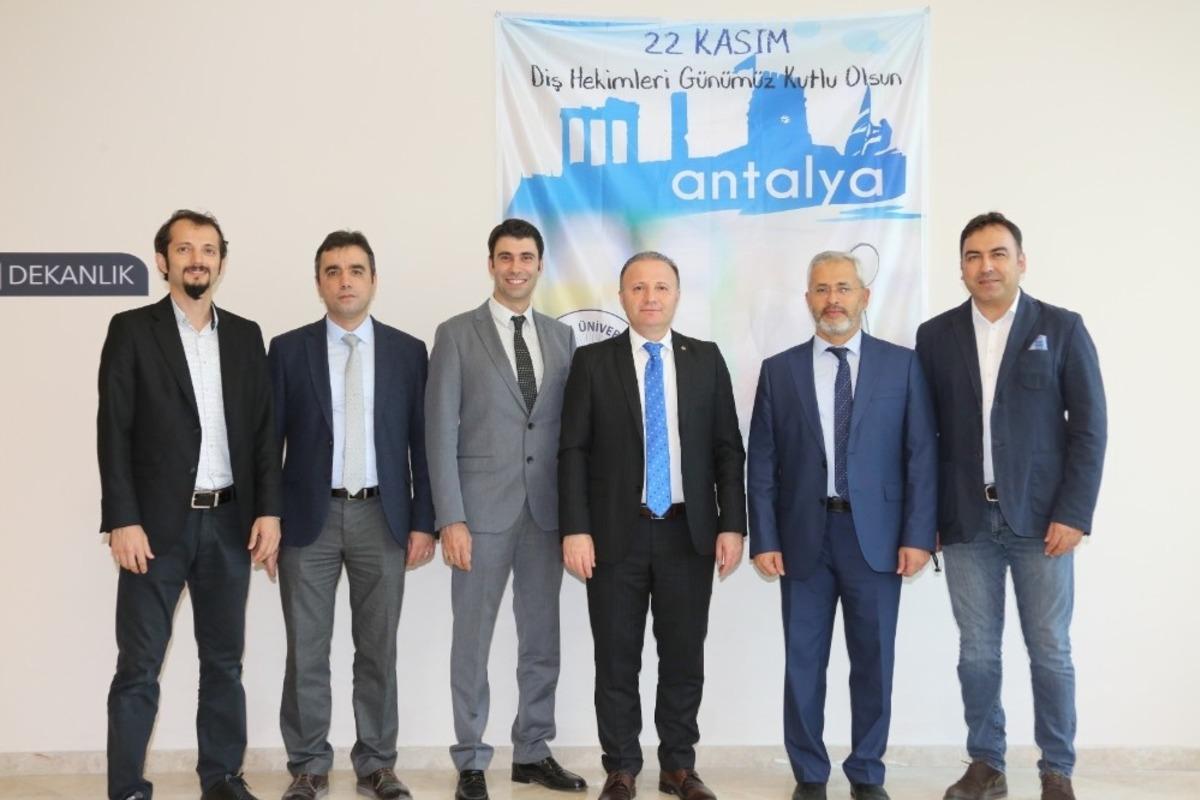 A&Uuml;&rsquo;de diş hekimleri g&uuml;n&uuml; kutlandı