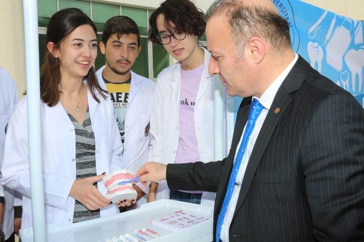 AÜ’de diş hekimleri günü kutlandı G2