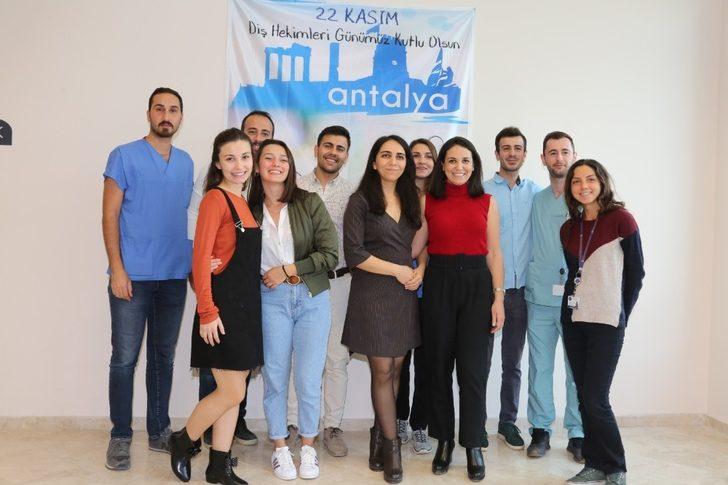 AÜ’de diş hekimleri günü kutlandı G4