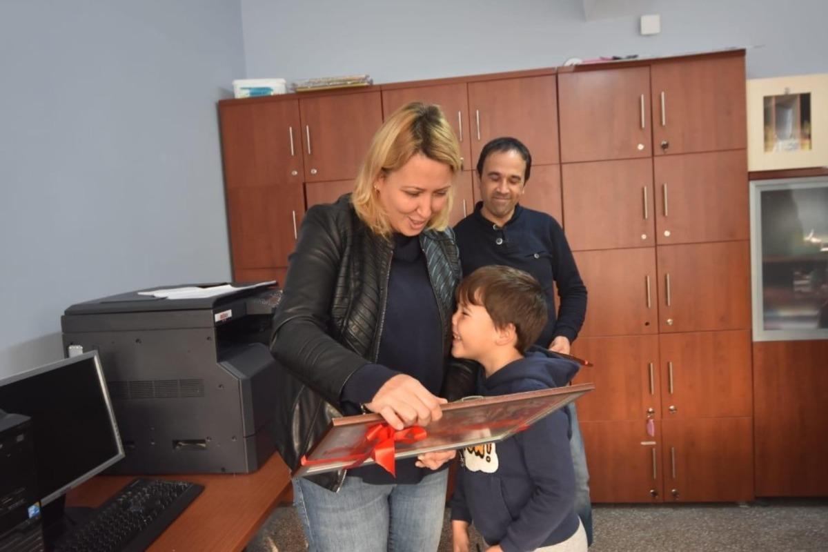 &Ouml;ğretmen anneye 7 yaşındaki oğlundan duygulandıran hediye