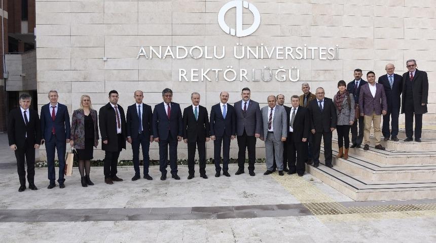 T&uuml;rk Eğitim-Sen Genel Başkanı Geylan, Rekt&ouml;r &Ccedil;omaklı&rsquo;yı ziyaret etti