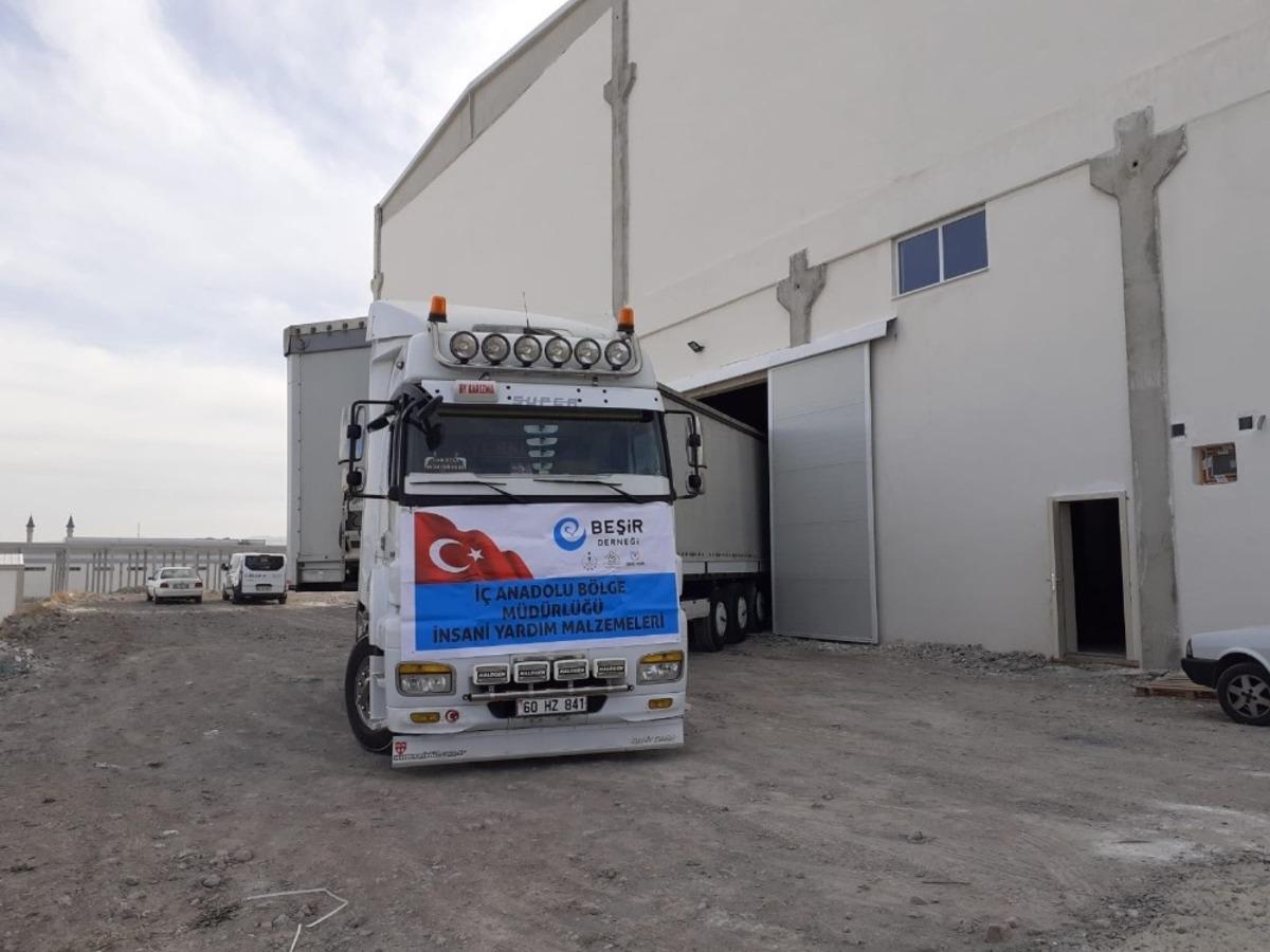 Beşir Derneği, Suriye&rsquo;deki savaş b&ouml;lgelerine 1 tır yardım g&ouml;nderdi