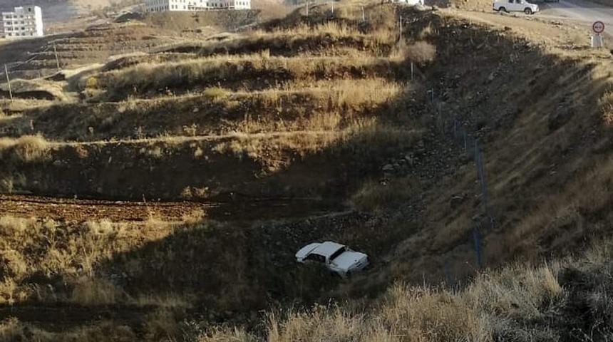 Siirt&rsquo;te ara&ccedil; u&ccedil;uruma yuvarlandı: 1 yaralı