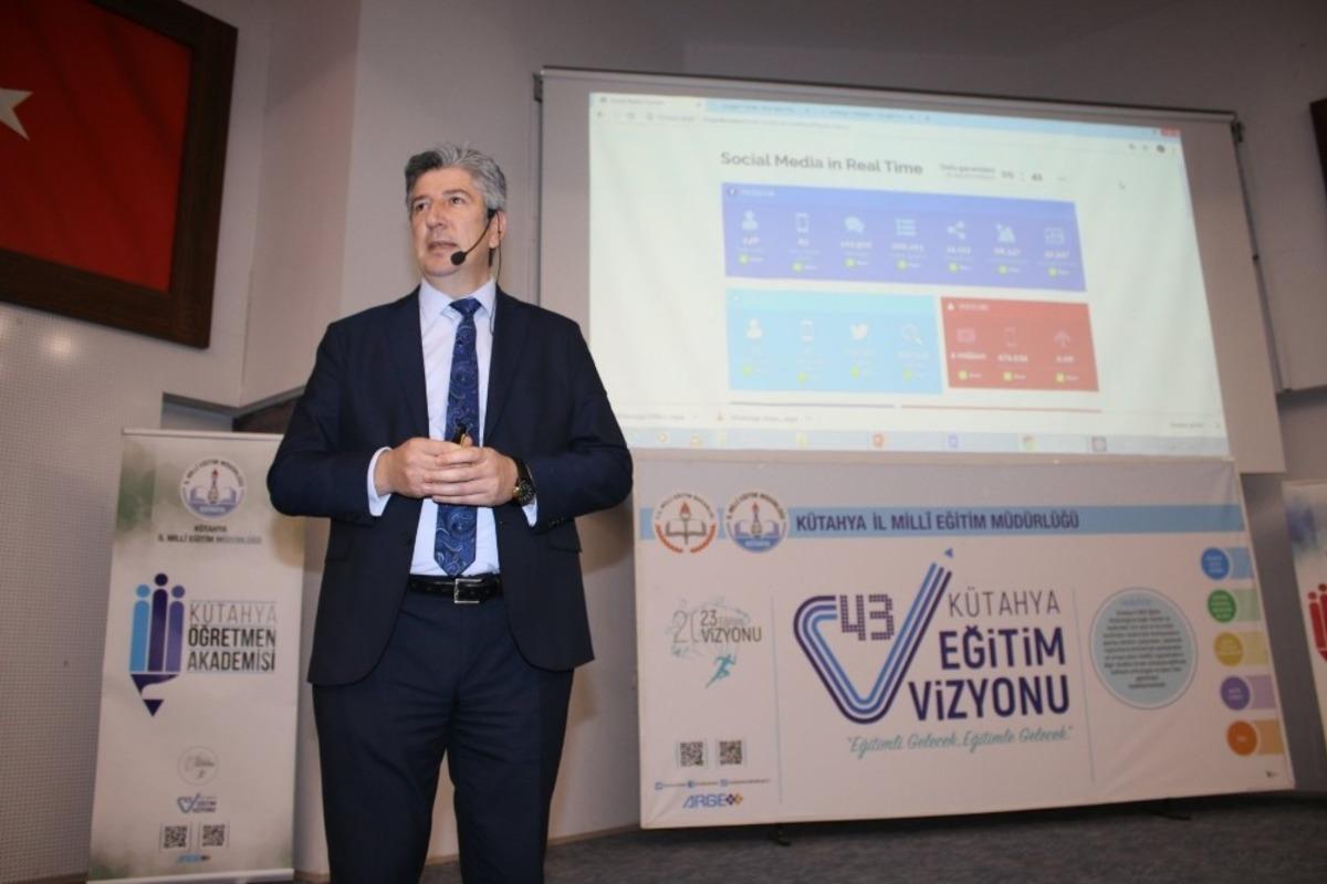 Okul ve kurum y&ouml;neticilerine &lsquo;Sosyal Medyanın Doğru ve Etkin Kullanımı&rsquo; eğitimi