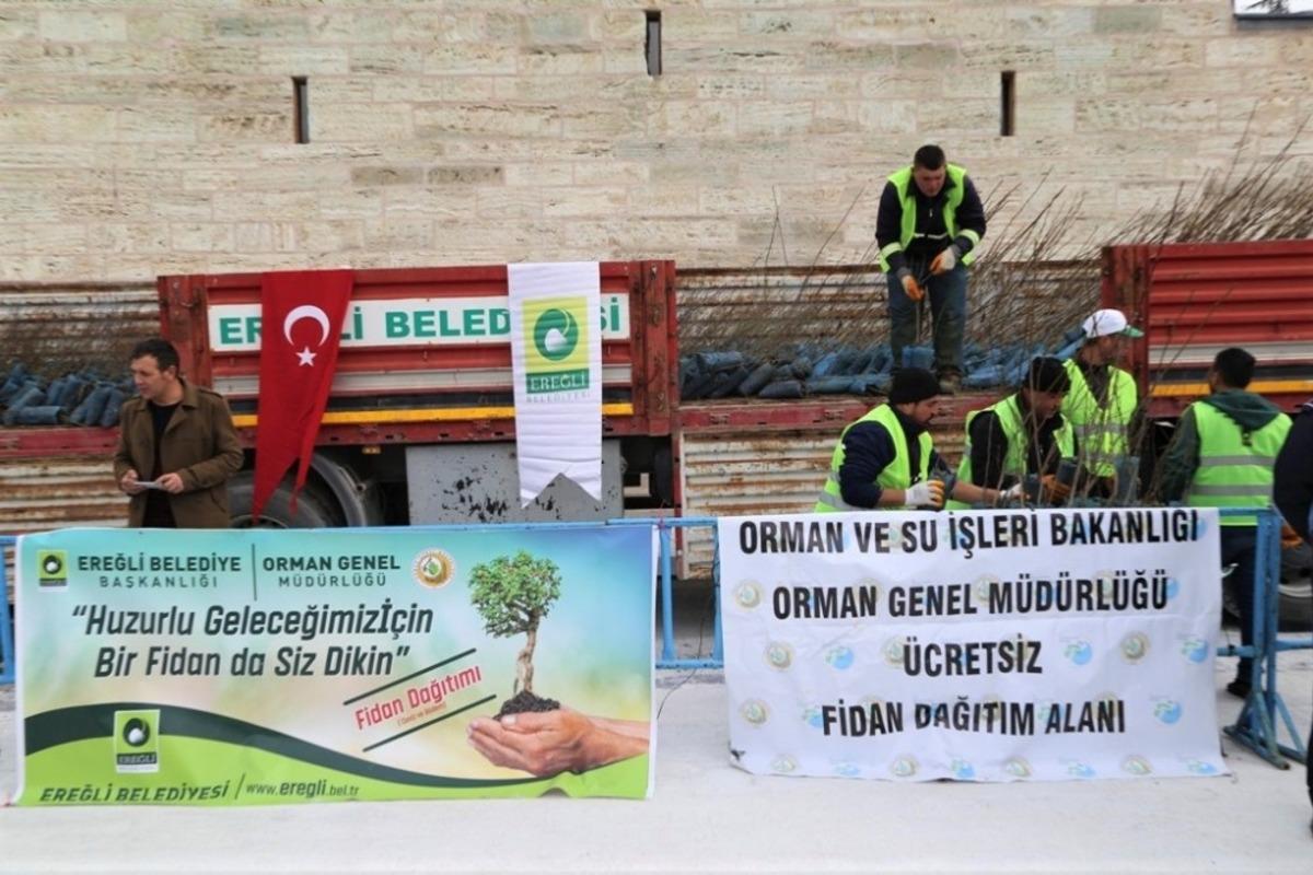 &Ccedil;ift&ccedil;iye 5 bin fidan armağan