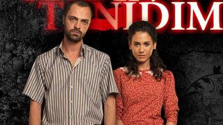 Dizi setinde belini incitti