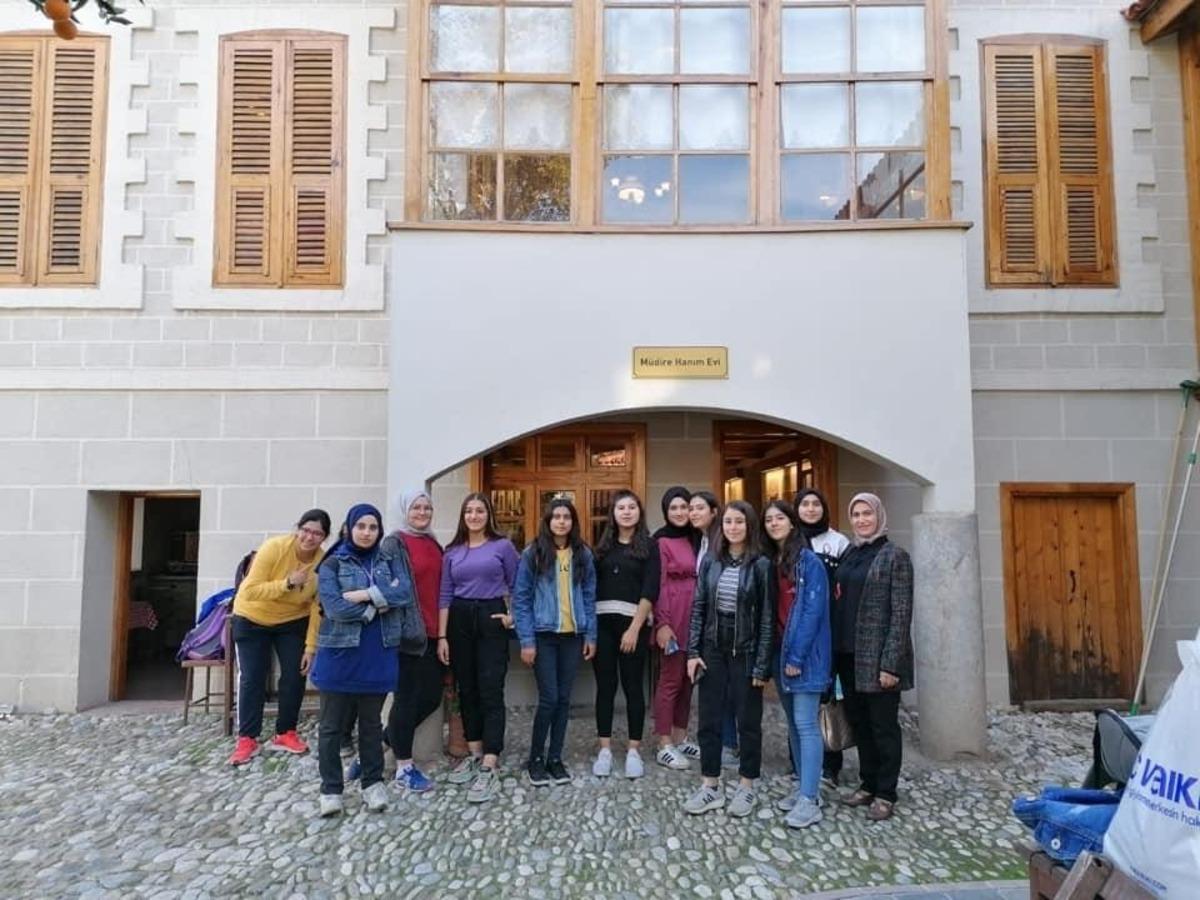 Salihli Kent M&uuml;zesine ara tatilde ziyaret&ccedil;i akını