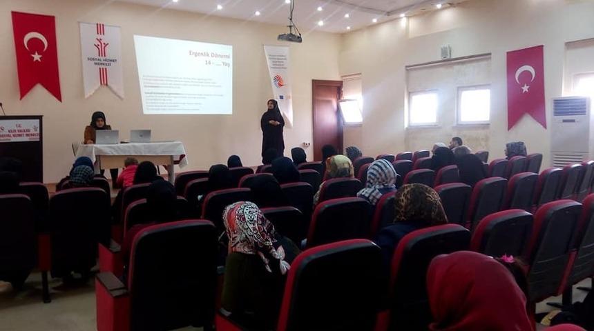 T&uuml;rk ve Suriyeli ailelere eğitim