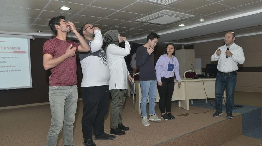 KM&Uuml;&rsquo;de aş&ccedil;ılık &ouml;ğrencilerine ilk yardım eğitimi