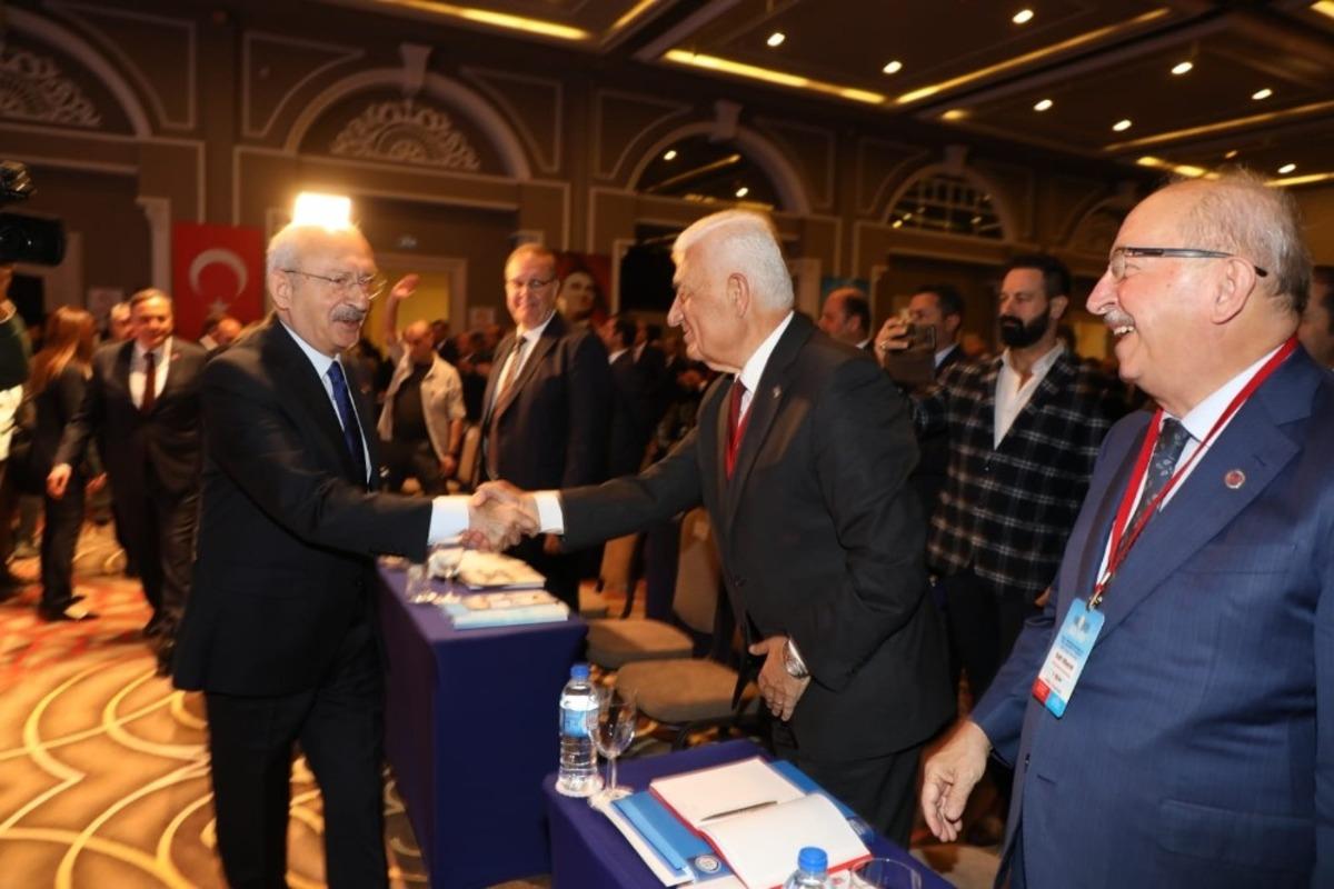 CHP&rsquo;li belediye başkanları İzmir&rsquo;de bir araya geldi