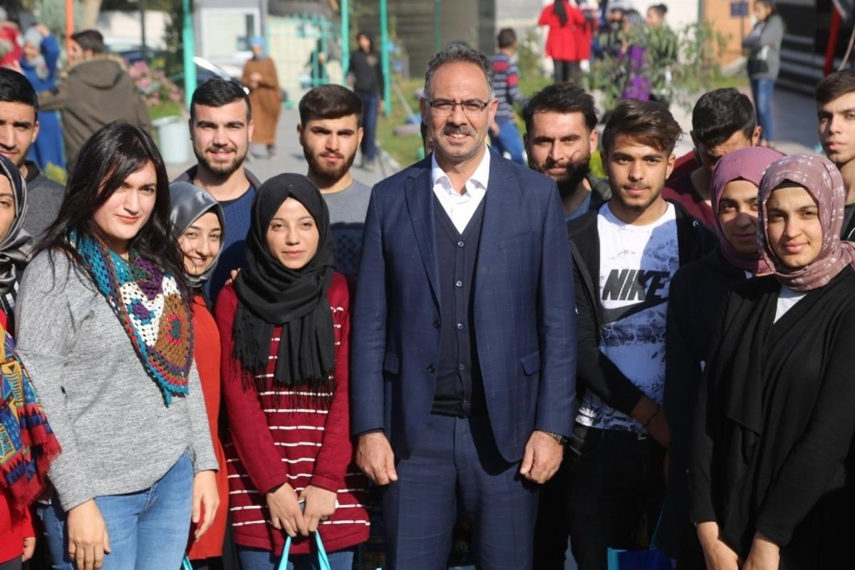 Belediye Başkanı Kuş&rsquo;tan &ouml;ğrencilere kitap desteği