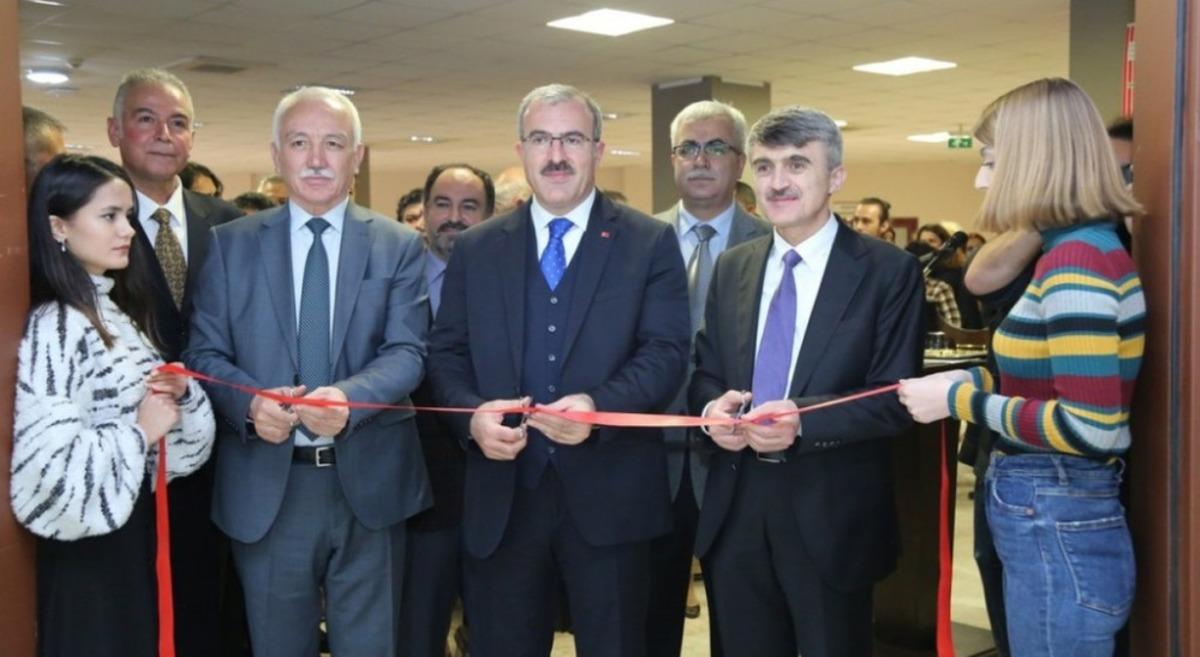 DP&Uuml;&rsquo;de &lsquo;Buluşma - 2&rsquo; konulu sergi a&ccedil;ıldı