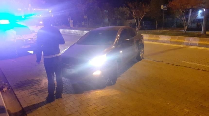 Tır ile otomobil &ccedil;arpıştı