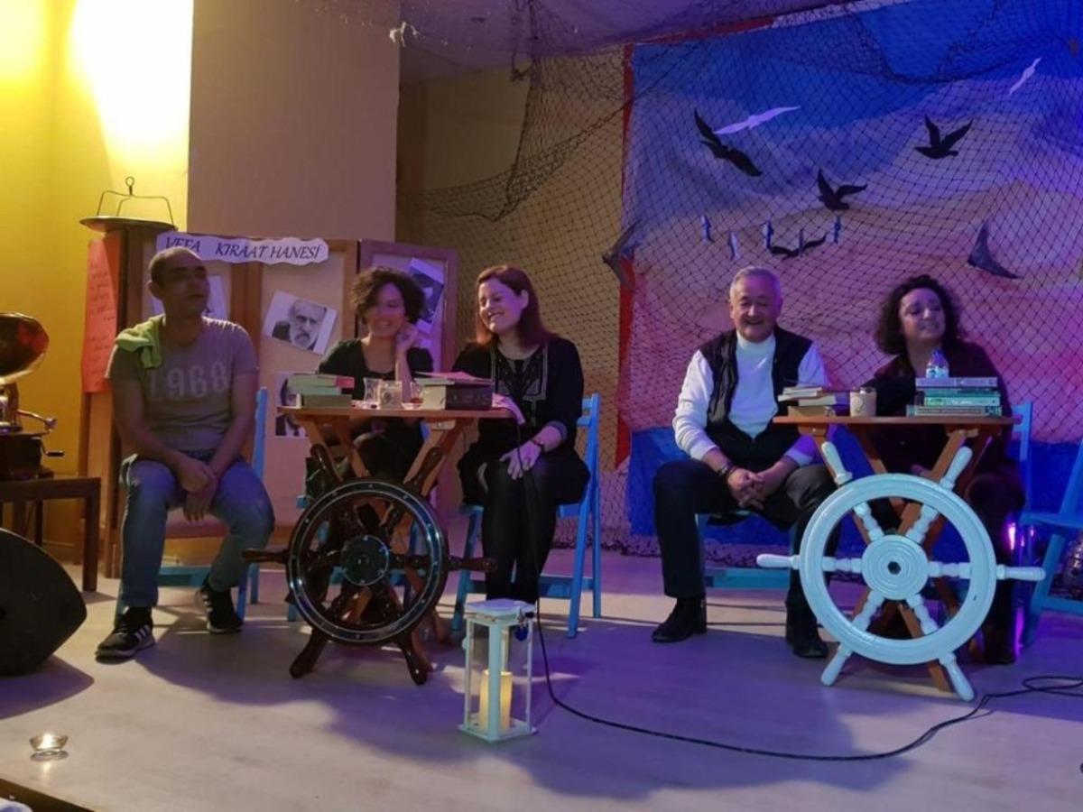 &Ouml;ğretmenlerden şiir ve m&uuml;zik dinletisi