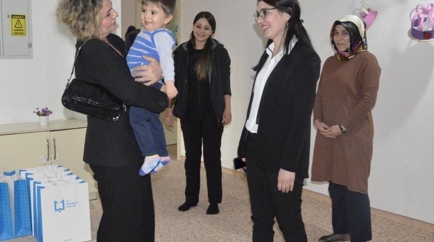 Vali Memiş&rsquo;in eşi Sibel İnci Memiş &ccedil;ocuklarla buluştu