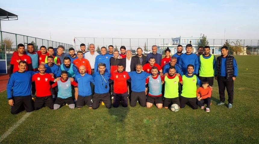 T&Uuml;FAD&rsquo;ın kurucusu olan antren&ouml;rlerin anısına kurs