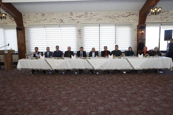 Başkan Büyükkılıç: "Eli öpülesi öğretmenleri baş tacı ediyoruz" G2