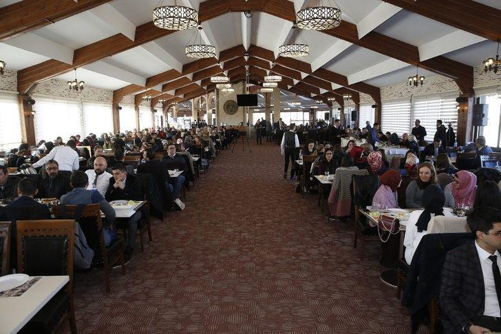 Başkan Büyükkılıç: "Eli öpülesi öğretmenleri baş tacı ediyoruz" G3