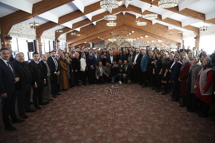 Başkan Büyükkılıç: "Eli öpülesi öğretmenleri baş tacı ediyoruz" G5