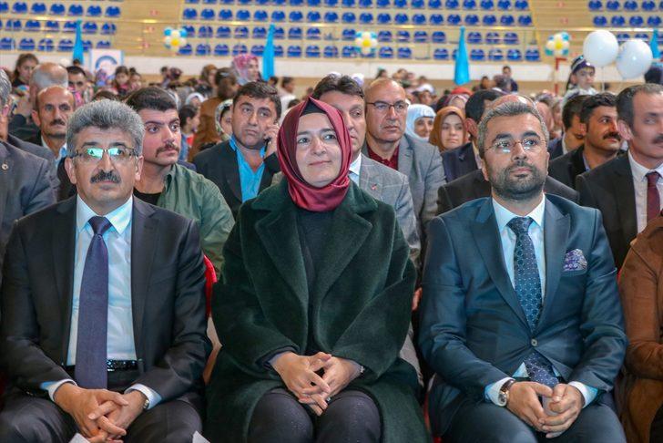 AK Parti'li Fatma Betül Sayan Kaya: "Dünyada açlıkla kıvranan 152 milyon çocuk var" G1