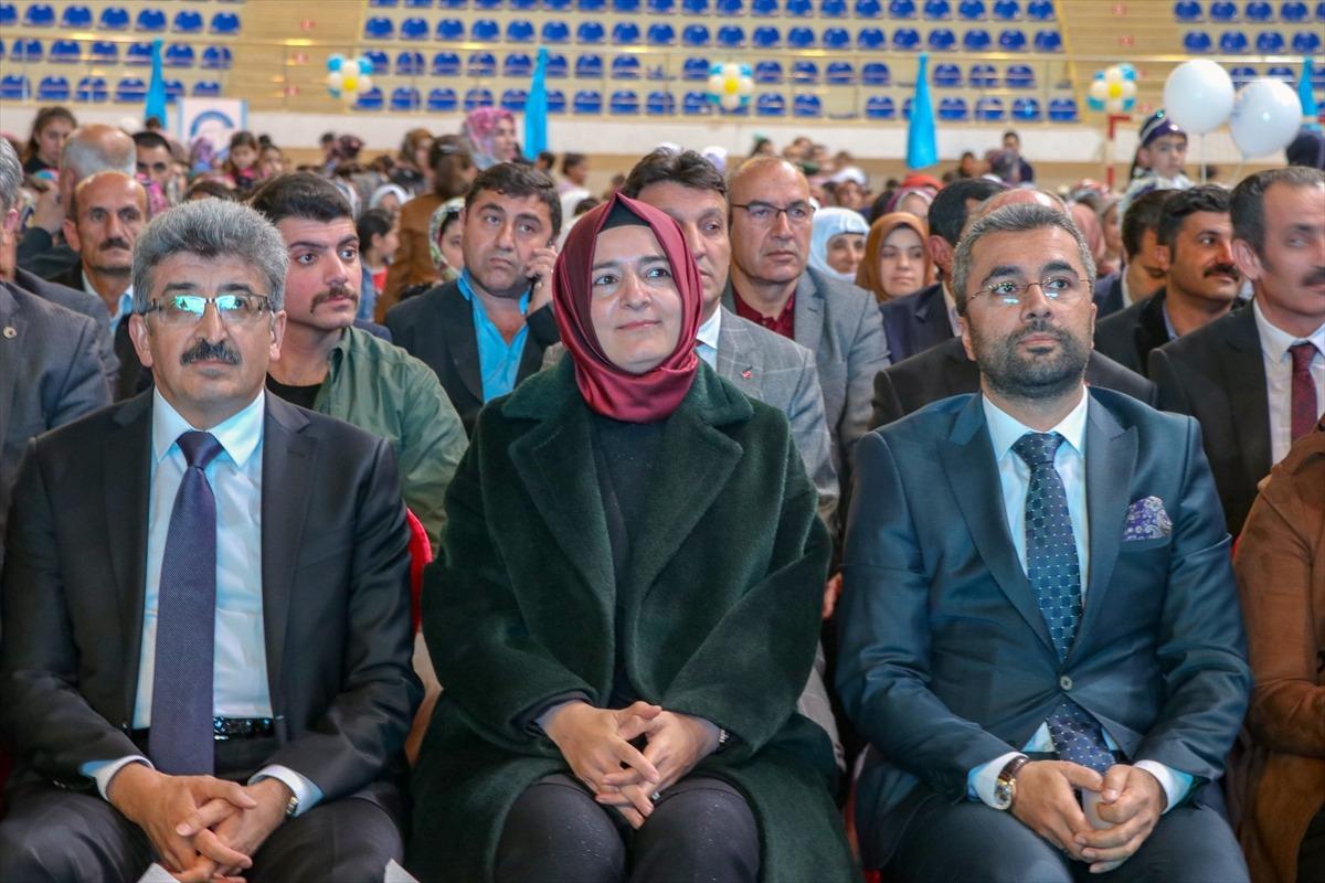 AK Parti'li Fatma Bet&uuml;l Sayan Kaya: "D&uuml;nyada a&ccedil;lıkla kıvranan 152 milyon &ccedil;ocuk var"