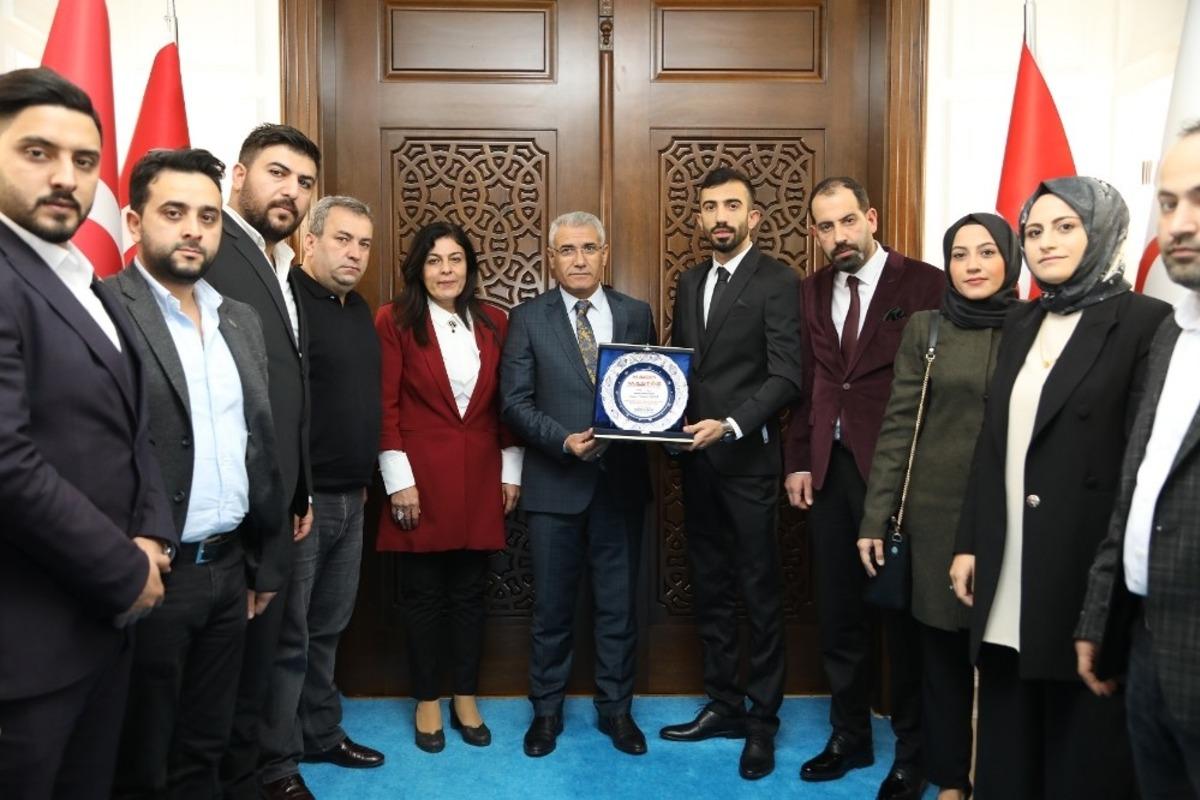 Başkan G&uuml;der, gen&ccedil;lerle bir araya geldi