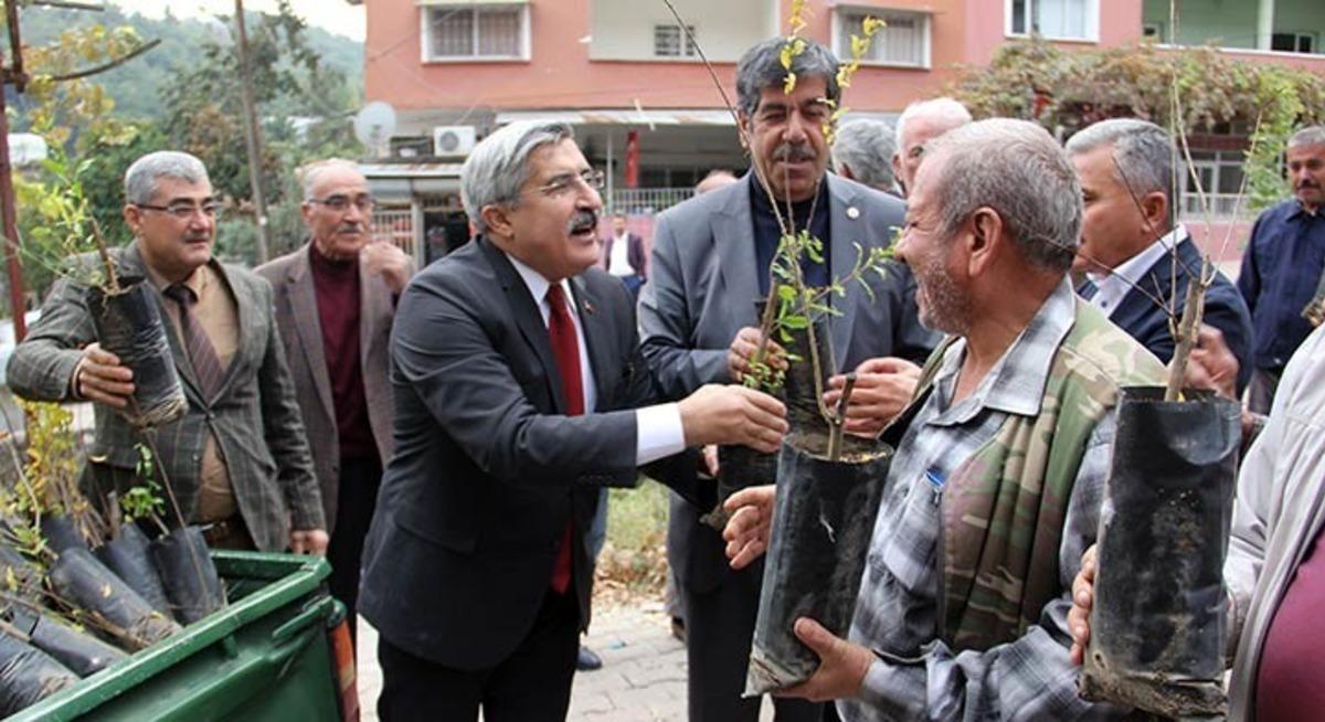 Kırıkhan&rsquo;da 900 nar fidanı dağıtıldı