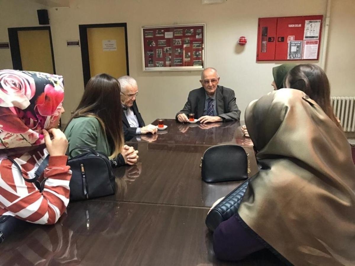 Huzurevindeki emekli &ouml;ğretmenler unutulmadı