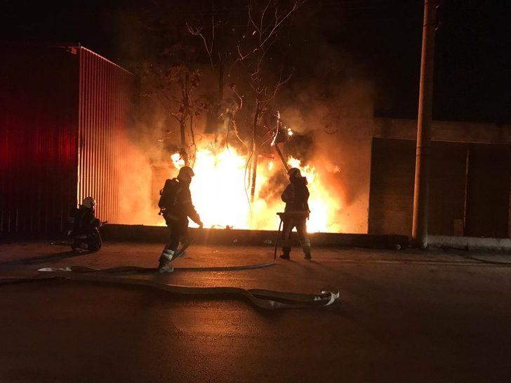 Hurda malzemeler alev alev yandı G2