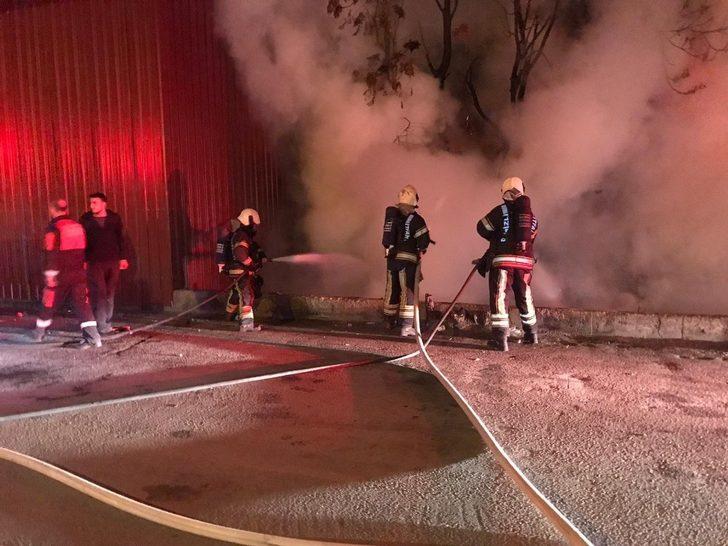 Hurda malzemeler alev alev yandı G3