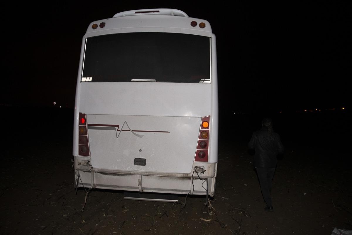 Edirne'de tur midib&uuml;s&uuml; tarlaya girdi: 8 yaralı