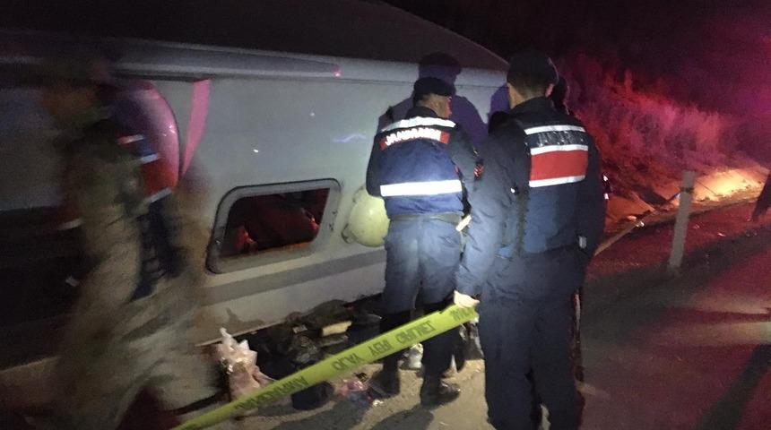 Osmaniye'de yolcu otobüsü devrildi: Çok sayıda yaralı var