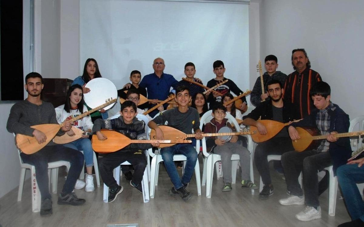 Bağlama kursuna yoğun ilgi