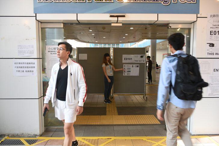 Protestoların dinmediği Hong Kong'da halk yerel seçim için sandık başında G3