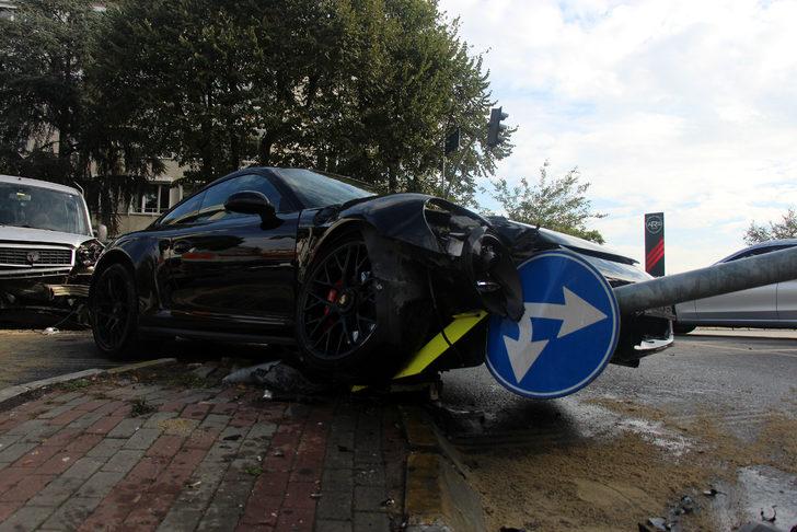 Ünlü iş adamı Sacit Naşit Batllo lüks aracıyla ölümden döndü G5