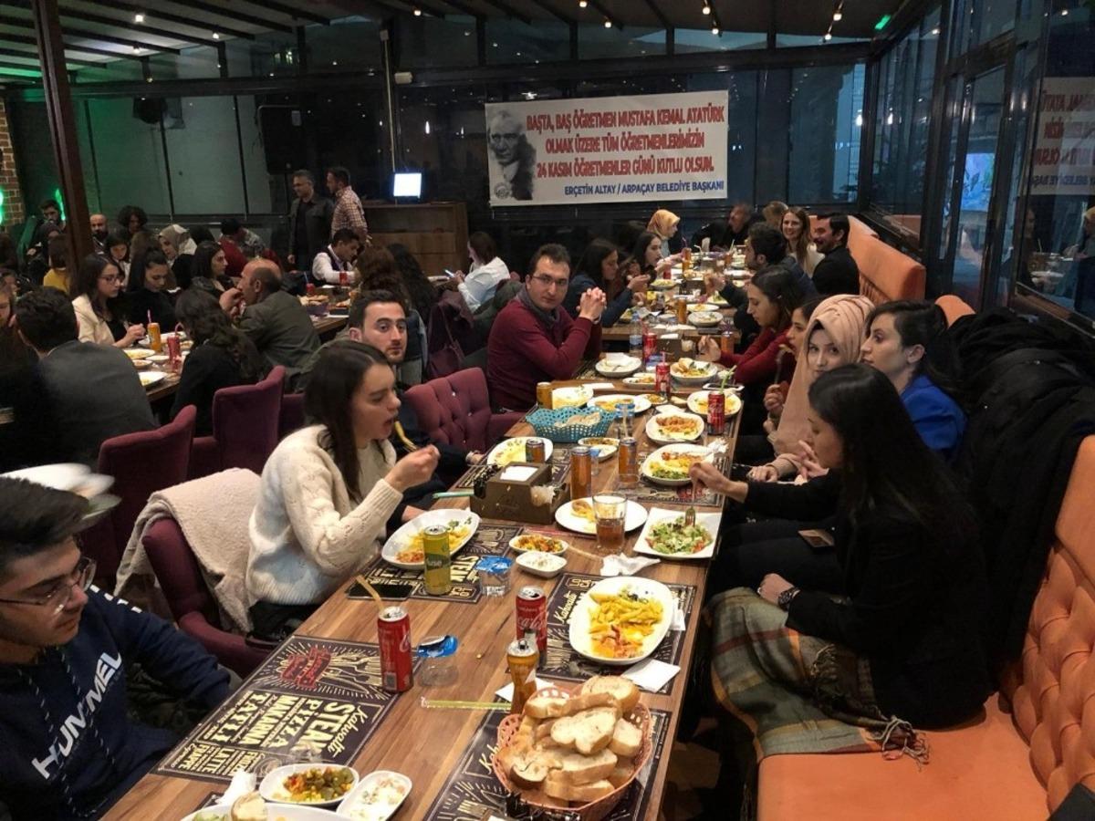 Başkan Altay, 24 Kasım&rsquo;da &ouml;ğretmenleri unutmadı