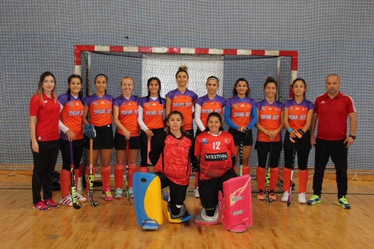 Zonguldak&rsquo;ta Hokeyin Sultanları 102 golle fırtına estirdi