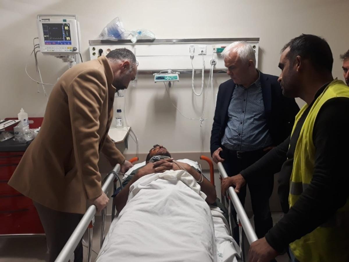 İzmit Belediyesi Kuzey Marmara Otoyolu&rsquo;nda yaralanan iş&ccedil;ileri yalnız bırakmadı