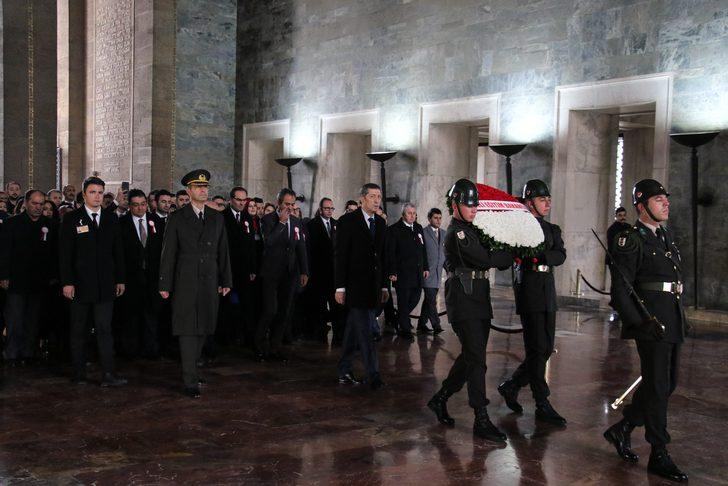 Bakan Selçuk ve öğretmenler Ata'nın huzurunda G5