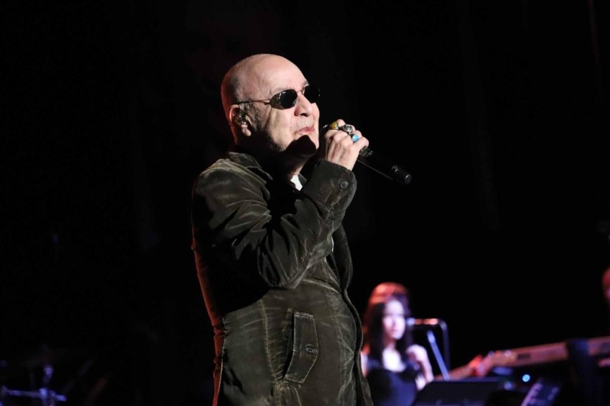 Mazhar Alanson, şarkılarını &ouml;ğretmenler i&ccedil;in s&ouml;yledi