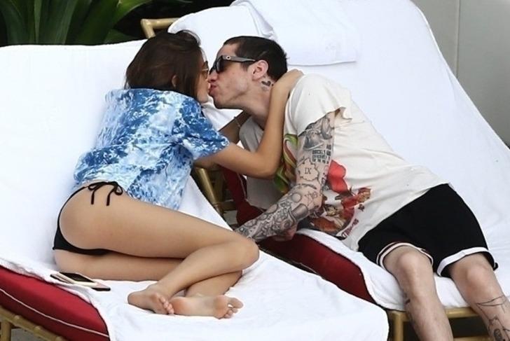 Kaia Gerber ve Pete Davidson dudak dudağa G4