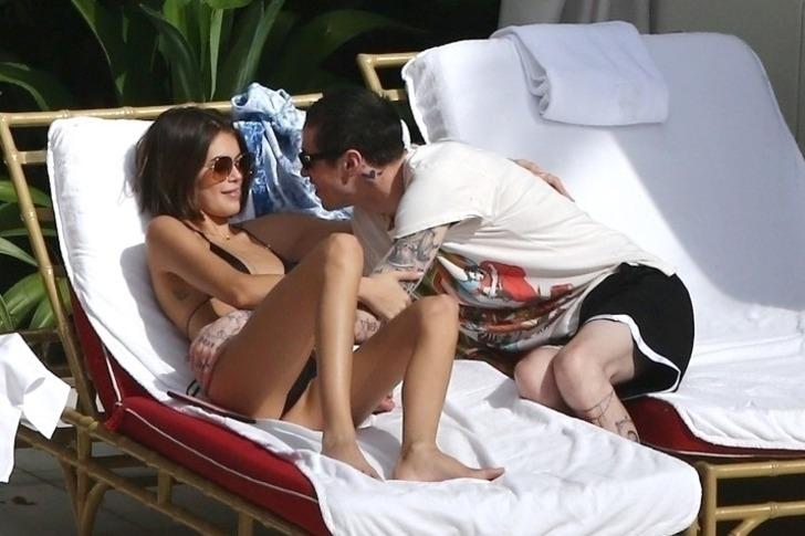 Kaia Gerber ve Pete Davidson dudak dudağa G1