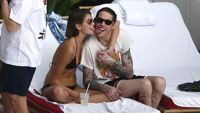Kaia Gerber ve Pete Davidson dudak dudağa