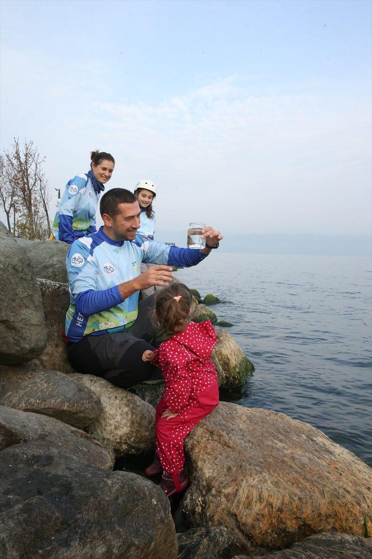 Kızlarıyla yola çıkan "Şen öğretmenler" su kaynakları için pedala basıyor G5