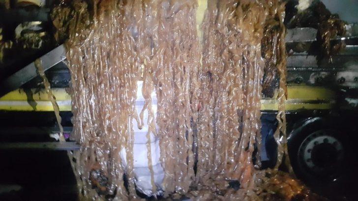 Seyir halindeki tırın dorsesi yandı G2