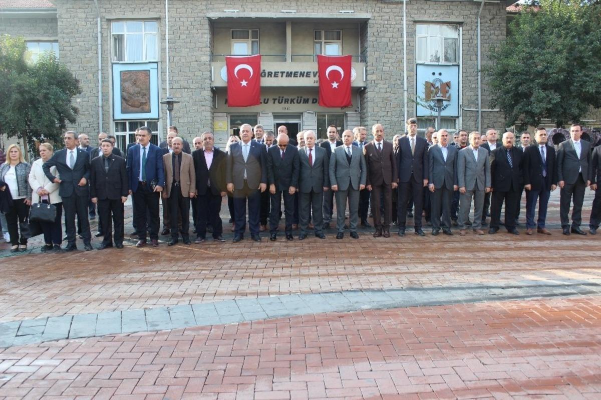 Elazığ&rsquo;da, &lsquo;&Ouml;ğretmenler G&uuml;n&uuml;&rsquo; kutlamaları