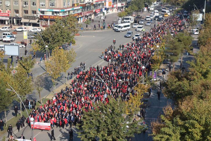 Batman'da öğretmenler, şehit meslektaşları için yürüdü G1