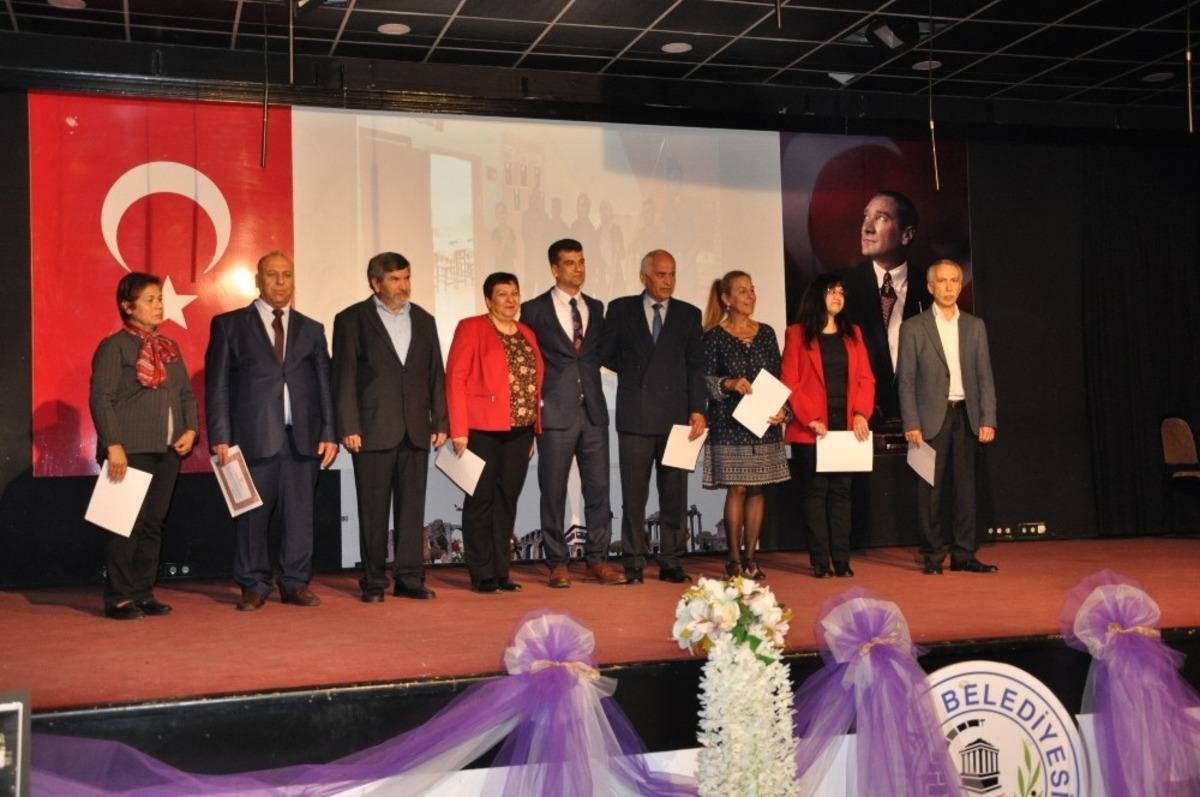 Emekli &ouml;ğretmenden, emekli olan kızına şeref belgesi