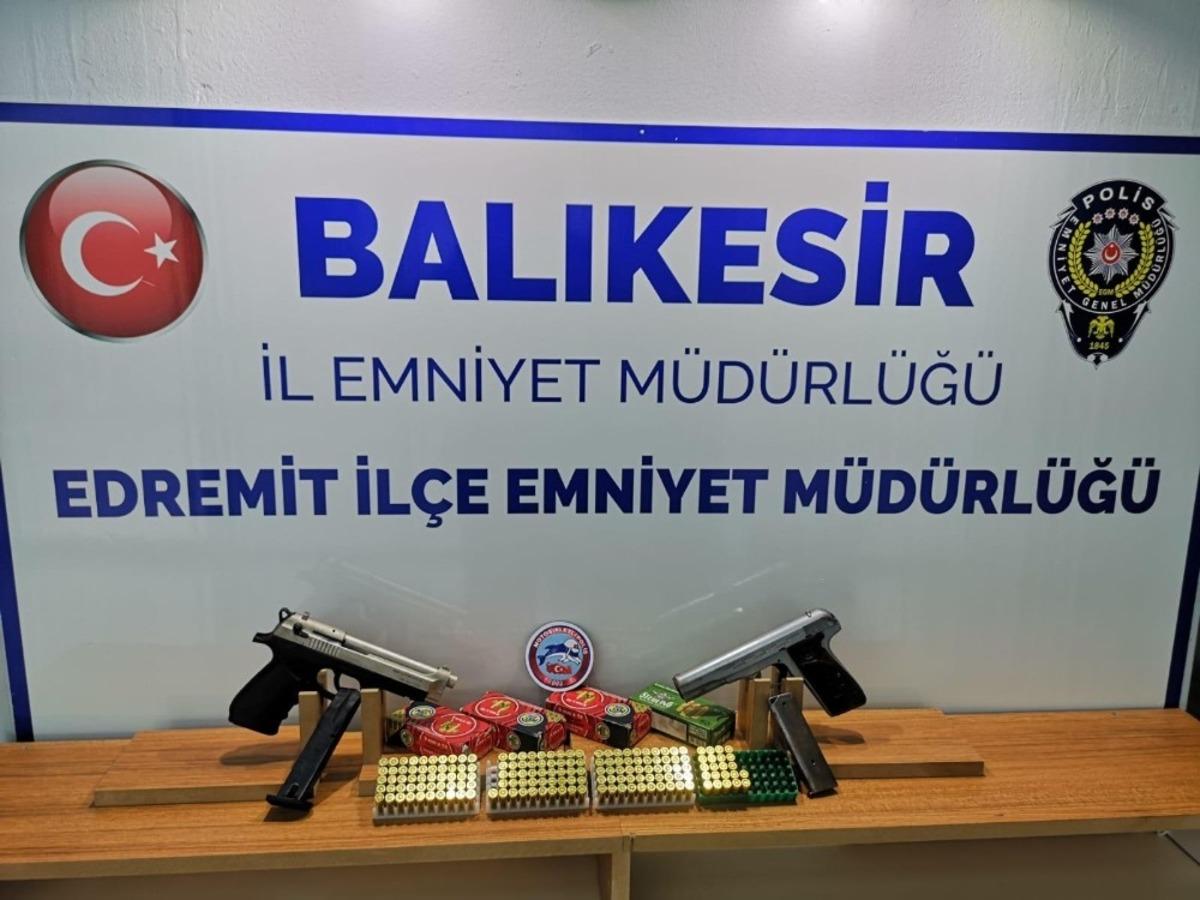 Balıkesir&rsquo;de 21 aranan şahıs yakalanırken 6 silah da ele ge&ccedil;irdi