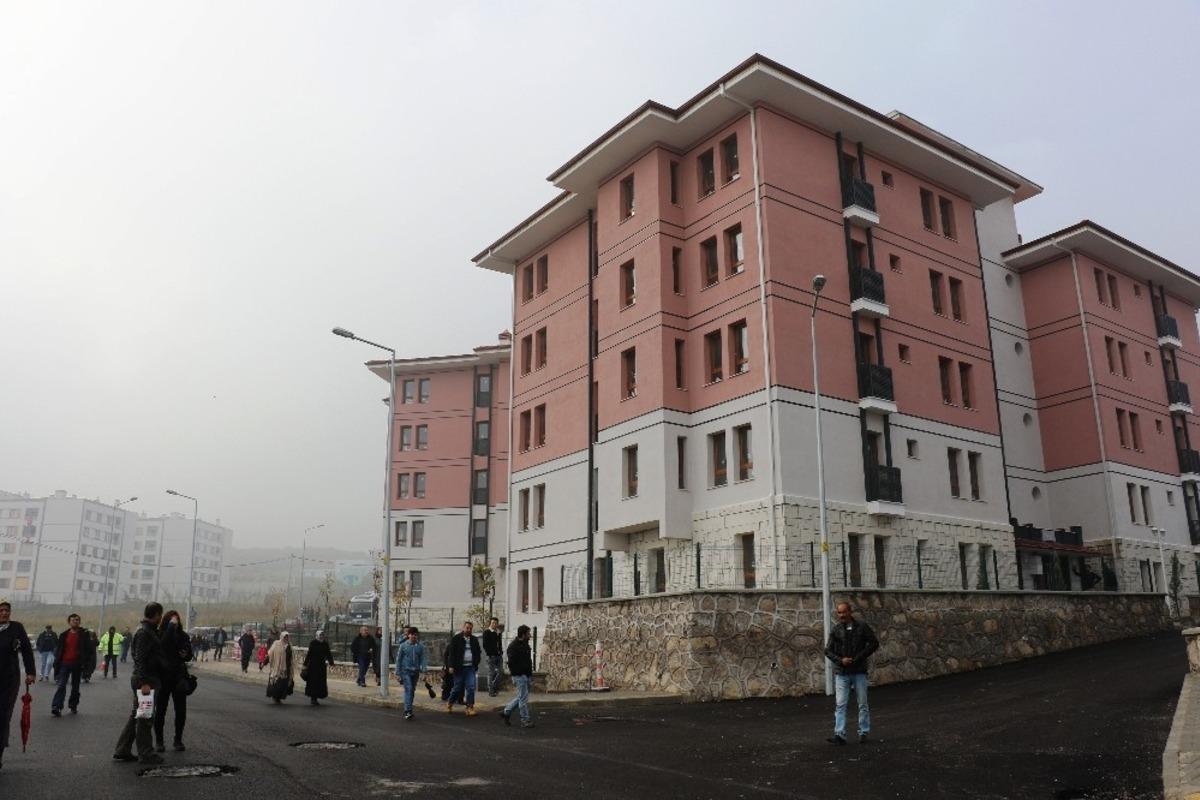 TOKİ 2. etap hak sahipleri &ouml;rnek daireleri gezdi